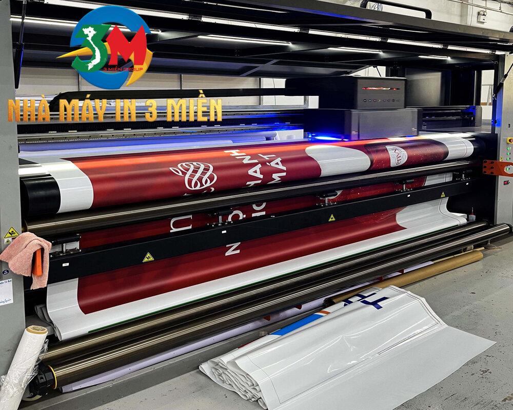 Quy tr&igrave;nh tạo n&ecirc;n tấm bạt in UV cực kỳ khắt khe